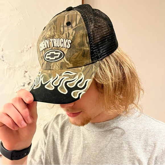 CHEVY TRUCKS CAMO Trucker HAT Flames - Picture 1 of 7